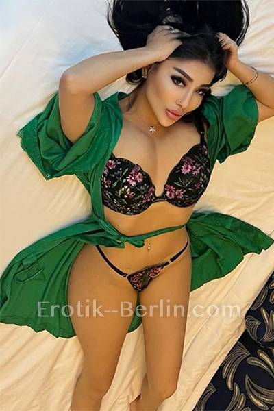 Erotic massage with escort model Elvira Top